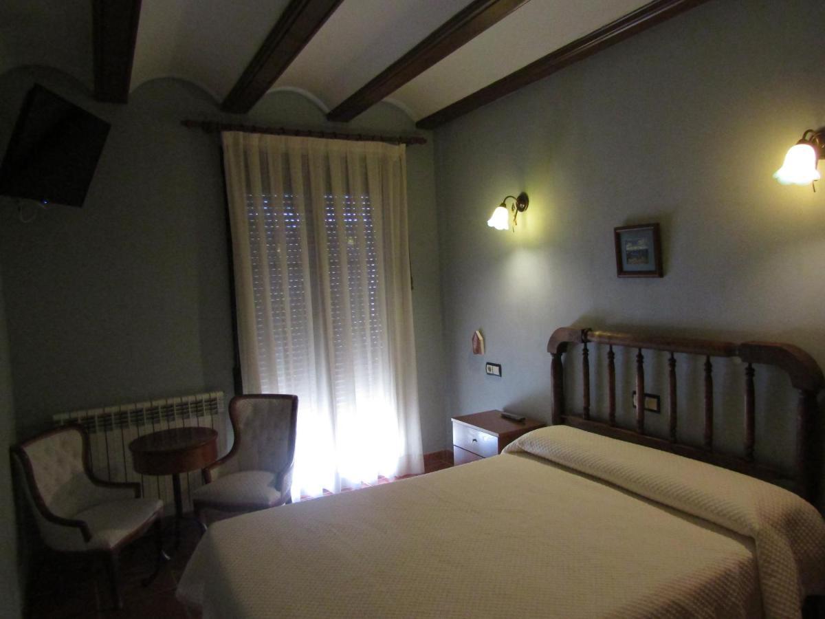 Hostal Paquita Allepuz Exterior photo