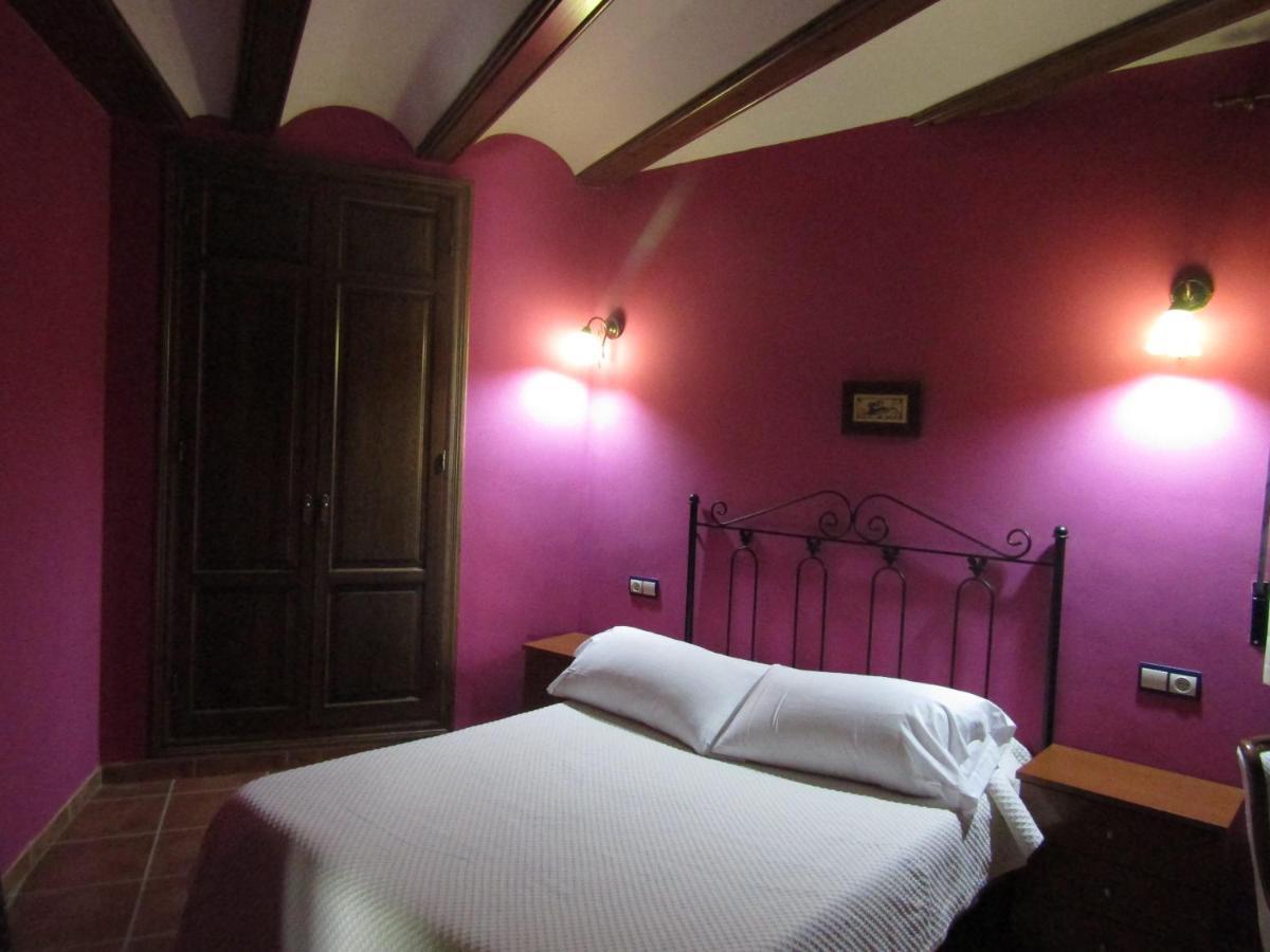 Hostal Paquita Allepuz Exterior photo
